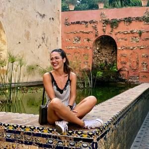 Meet your Posher, Poli